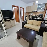 Lalzi Bay, Lura 1 Ground Floor Casa vacanze *