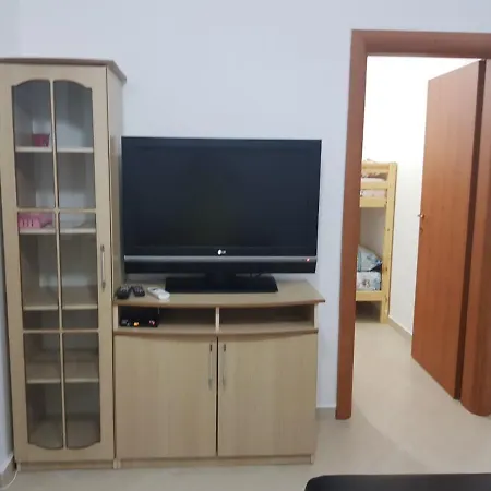 Lalzi Bay, Lura 1 Ground Floor Apartament Holiday home