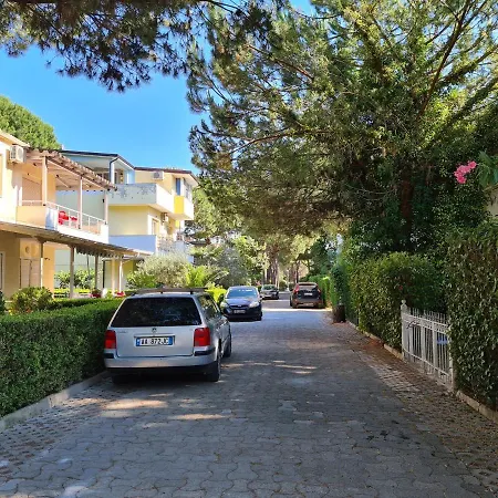 Lalzi Bay, Lura 1 Ground Floor Apartament Holiday home *