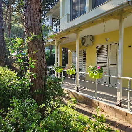 Lalzi Bay, Lura 1 Ground Floor Apartament Holiday home *