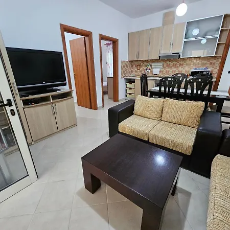 Lalzi Bay, Lura 1 Ground Floor Apartament Holiday home *