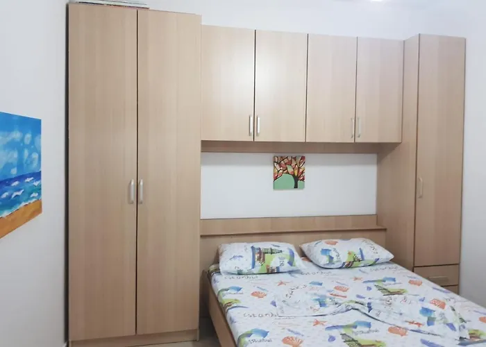 Lalzi Bay, Lura 1 Ground Floor Casa vacanze *