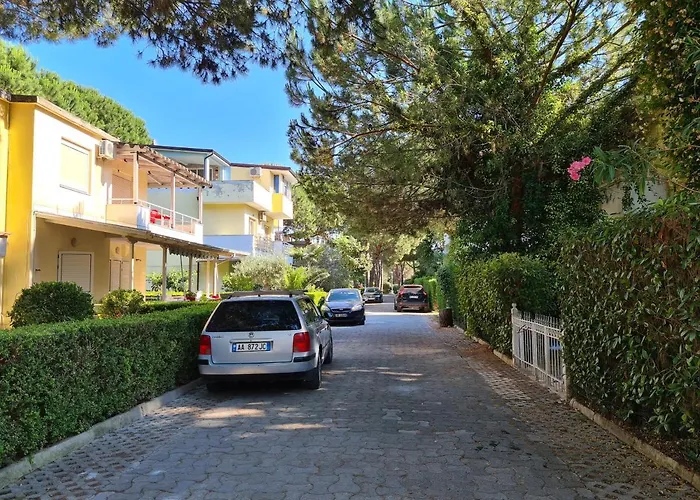 Lalzi Bay, Lura 1 Ground Floor Casa vacanze *