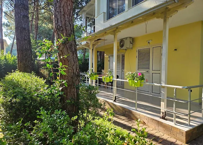 Lalzi Bay, Lura 1 Ground Floor Casa vacanze *
