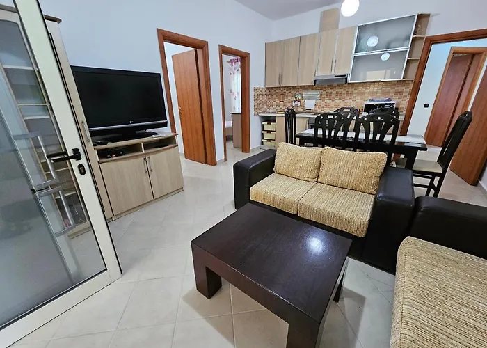 Lalzi Bay, Lura 1 Ground Floor Сasa de vacaciones *